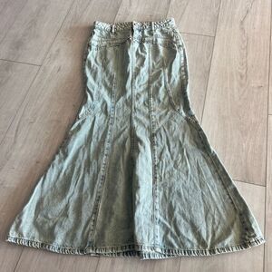 BDG denim maxi skirt size s